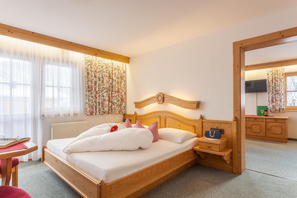 Hotel Garni Hanslerhof " Urlaub Am Bauernhof " ゲルロス エクステリア 写真